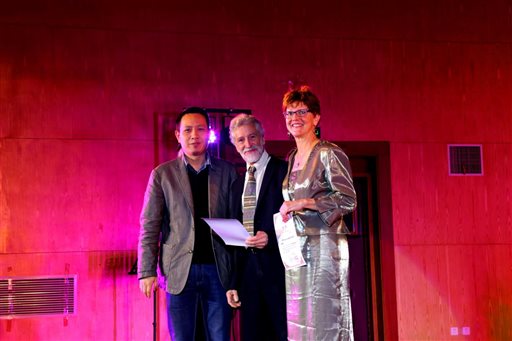 经理与教授合影